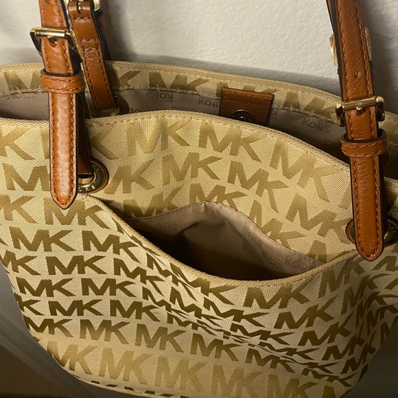 Michael Kors brown medium sized tote bag (10x11x6.5”) - Picture 7 of 9